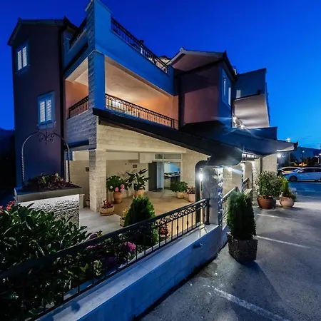 San Mihael Luxury 1 ゲストハウス 4*