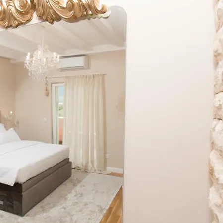 San Mihael Luxury 1 ゲストハウス 4*