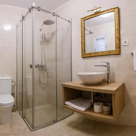 San Mihael Luxury 1 بيت ضيافة دوغوبولج